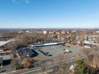 FOR LEASE: Springfield Neighborhood Retail Plaza