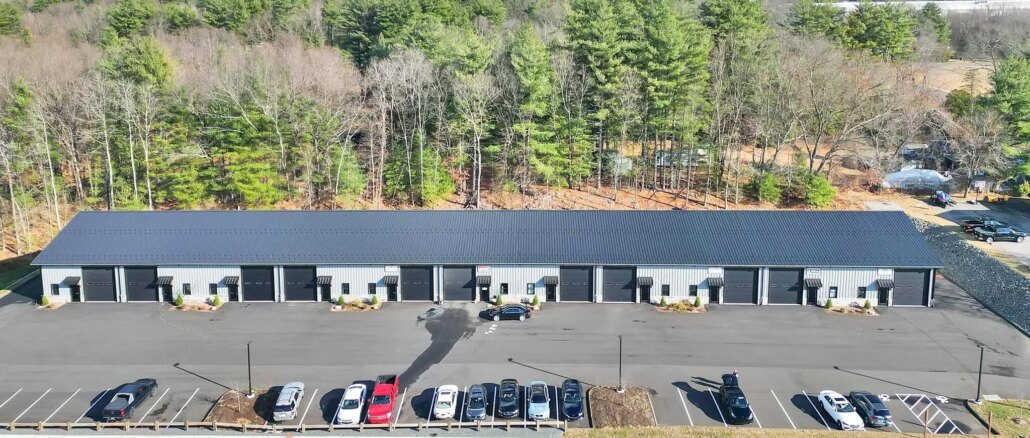 FOR LEASE: Enfield Industrial Flex/Storage Units